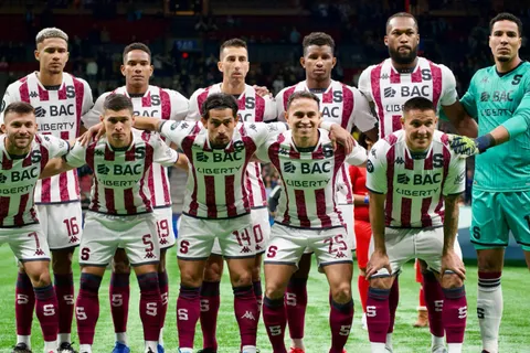 El equipo de Saprissa ante Vancouver Whitecaps.