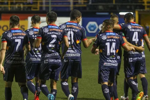 Arruinar torneo de Saprissa está hoy en manos de San Carlos... o Alajuelense