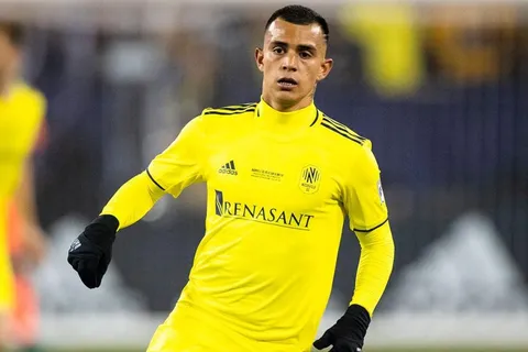 Nashville renueva el contrato de Randall Leal