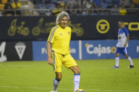 El Cádiz recordó el último gol del Mágico González con la institución