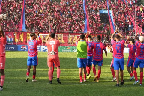 Municipal sorprende al contratar a dos jóvenes promesas del futbol de Guatemala