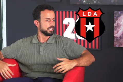 "Lo tiene ahí": referente de Alajuelense sentencia a Javier Santamaría y lanza un nombre que nadie esperaba como reemplazo