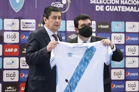 La Selección de Guatemala presentó a Luis Fernando Tena