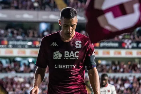 Mariano Torres no sumó ni un minuto ante Herediano.