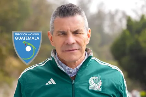 Alfredo Tena con la Selección de México.