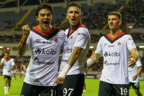 Alajuelense le gana la pulseada a Saprissa.
