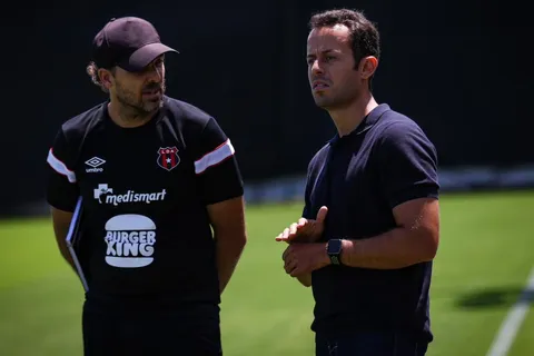 Ángel Tejeda no será el último: Alajuelense estaría cerca de perder a otra figura