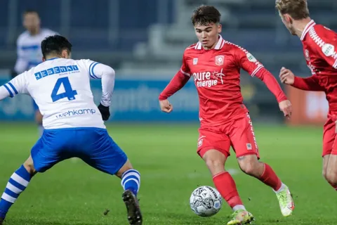 Manfred Ugalde hace otro gol con Twente [VIDEO]