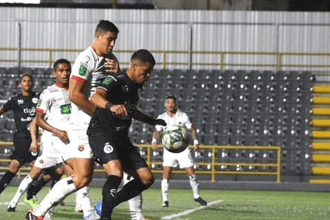 Sporting donará la taquilla de juego ante Alajuelense