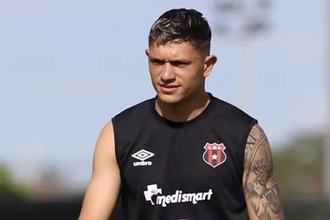 Por esto se demora el debut de Anthony Hernández en Alajuelense