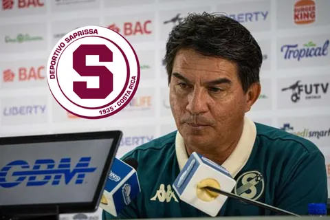La Cueva pidió su cabeza y Vladimir Quesada tomó una decisión: esto dijo el DT de Saprissa sobre su futuro