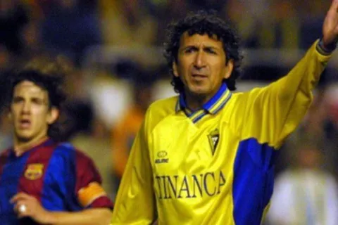 Mágico González en el once de la década de los 80 del Cádiz