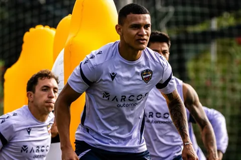 Levante toma decisión definitiva con Kervin Arriaga en la Liga Española y toda Honduras dejará su respuesta