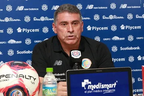 Luis Fernando Suárez aclara por qué no convoco a Bryan Ruiz