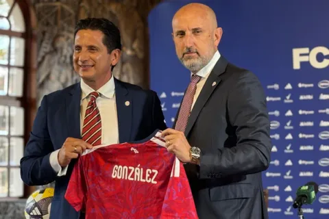 Ronald González sorprende con su decisión.