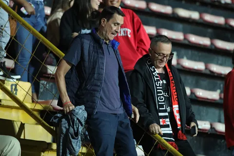 Alexandre Guimaraes sigue bajándole el dedo a varios futbolistas.(Foto: La Nación)