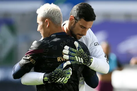 El PSG cedió a Sergio Rico y así lo despidió Keylor Navas