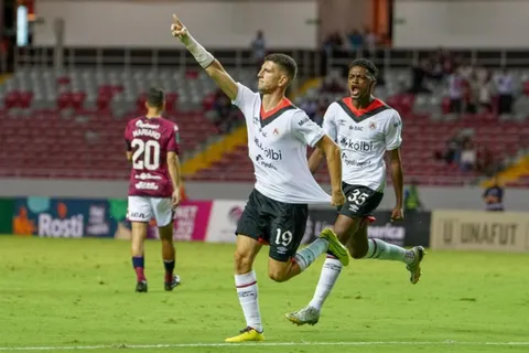 Alajuelense se quedó con la final de la Recopa ante Saprissa.