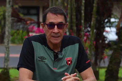 Alexandre Guimaraes sorprendió a sus dirigidos.