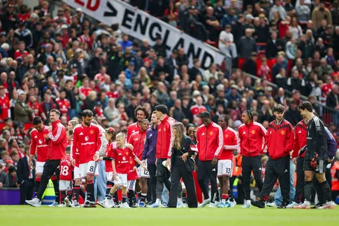 Manchester United gastó £155 millones, pero las pérdidas y la deuda marcaron su mercado