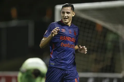 Municipal golea sin problemas a Atlético Vega Real [VIDEO]