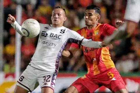 Saprissa y Herediano sufren problemas.