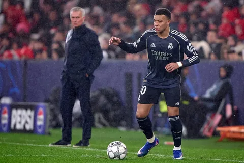 Según Marca, Mourinho se molestó con Vinícius tras una «floritura» que acabó en el 2-1 de Roma