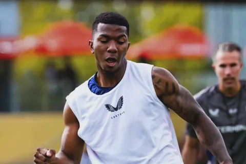 Jeyland Mitchell se destaca en su llegada a su nuevo club. (Foto: Instagram)