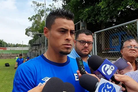 Atrapado en El Salvador: Darwin Cerén fue víctima de robo y hace una súplica a los ladrones