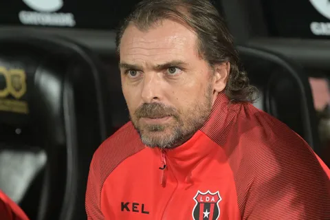 Andrés Carevic esperó al momento justo: su aparición tras el fracaso de Alajuelense