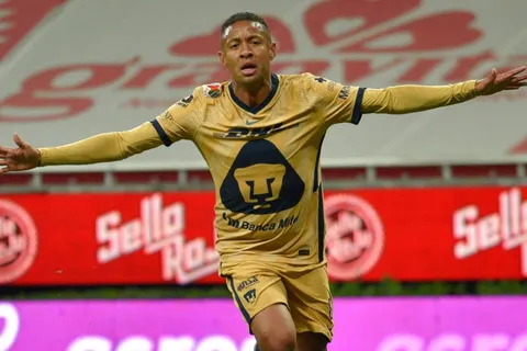 Gaby Torres se estrena como goleador con Pumas