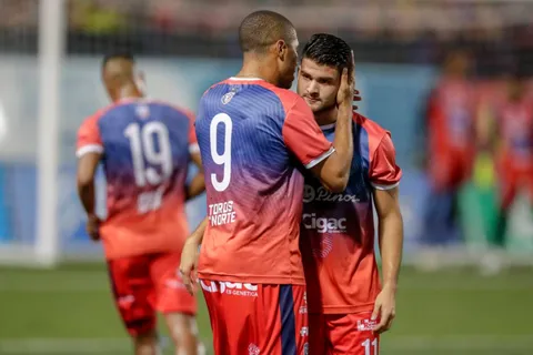 San Carlos no podrá contar con su líder en asistencias para jugar contra los Morados. (Foto: La Nación)