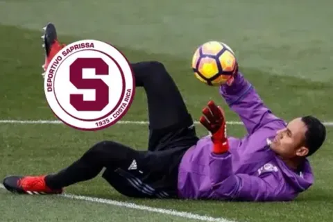 Lo que la afición del Saprissa tanto esperaba: Keylor Navas se viste de Morado