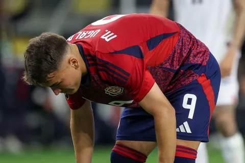 Manfred Ugalde tiene un duro revés. (Foto: Getty Images)