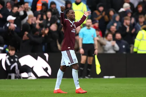 BBC Sport dio un 9 a Jackson y un 4 a Guéhi en sus notas editoriales del Aston Villa-Manchester City