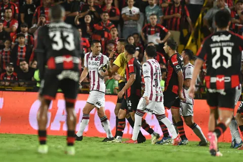 Saprissa podría llevarse a un jugador de Alajuelense.