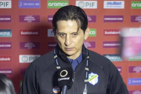 Crisis en Comunicaciones: Ronald González enfrenta la decisión más dura sobre su futuro