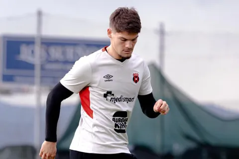 Elián Quesada no tiene lugar en Alajuelense y un referente del equipo decidió contar toda la verdad: “Es un tema del Machillo Ramírez”