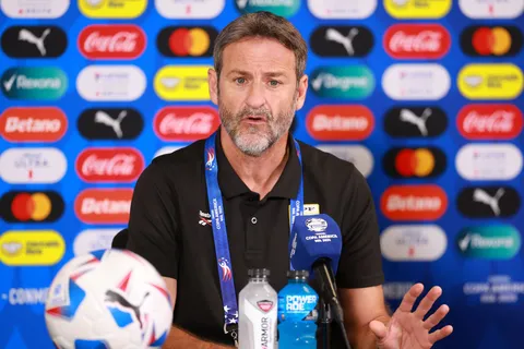 Brilla en la UEFA: figura de Panamá sube a lo más alto de Centroamérica y avisa a Thomas Christiansen.