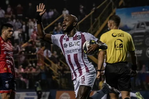 Javon East destacado por su nivel en el Apertura 2024.