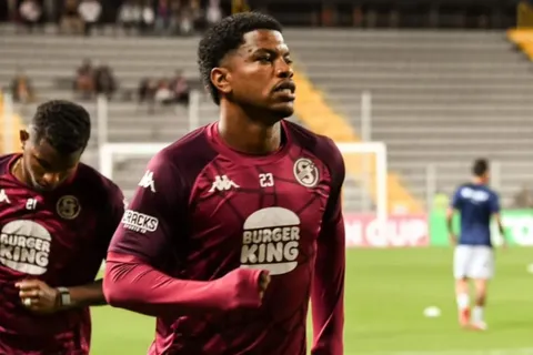 Mazazo para Saprissa: Newton Williams volvió a lesionarse después de superar su rotura de ligamentos