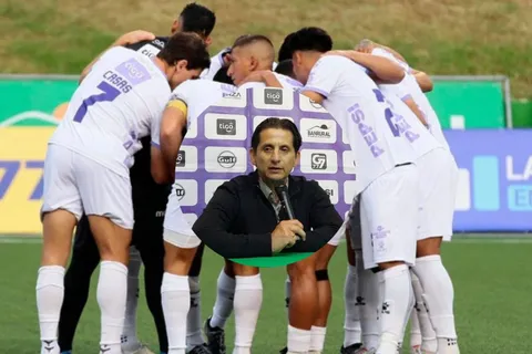 Ronald González no tiene paz: Comunicaciones recibe un duro golpe en el momento menos indicado.
