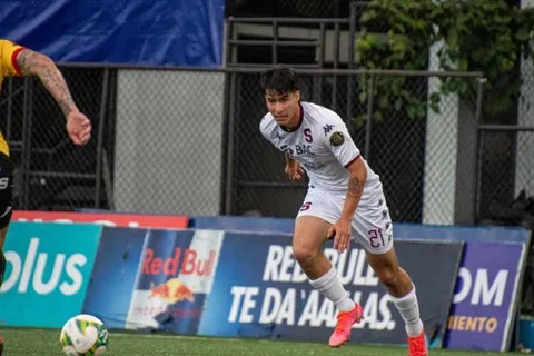 Jugador de Saprissa ataca al club: "No se puede exigir títulos si se entrena en canchas de fútbol 9"