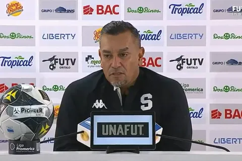 José Giacone le hizo un pedido al director deportivo de Saprissa.