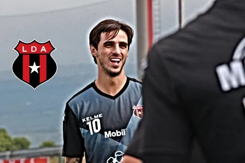 Bryan Ruiz cumplió con el primer objetivo en la Liga Deportiva Alajuelense