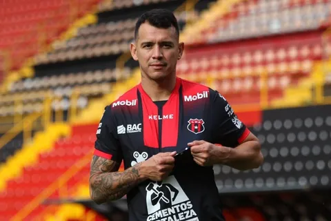 Daniel Arreola quiere un cruce entre Alajuelense y Saprissa en las semis
