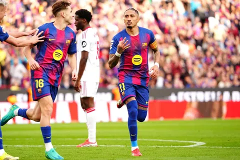 Raphinha ya había decidido mentalmente dejar el Barcelona, pero una llamada de Flick lo hizo reconsiderar