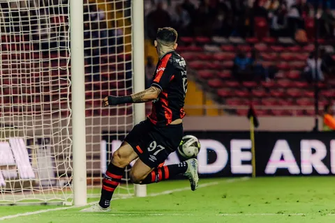 Alajuelense ficha un extranjero gracias a un ex manudo.