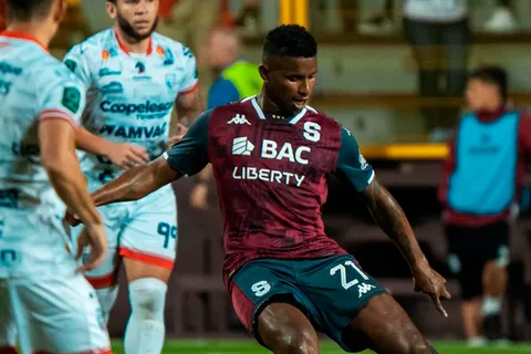 Fidel Escobar desafía a Alajuelense y advierte de lo que Saprissa es capaz