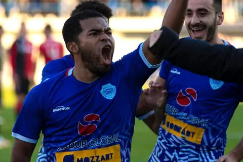 Freddy Álvarez vital en el empate de su club en la Champions League
